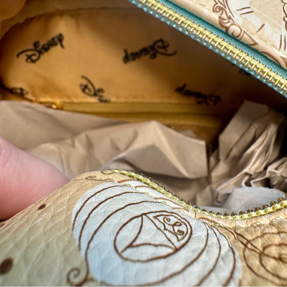 NWT. WondaPop Luxe Disney Cinderella Crossbody Bag. pebble vegan leather. - Picture 15 of 16